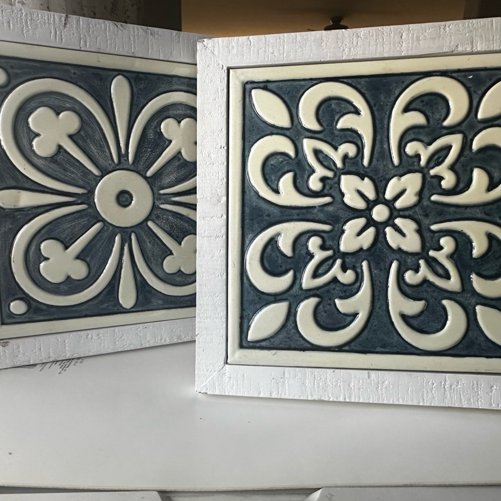 Wall decor. 2 blue and white plates trimmed in wood.